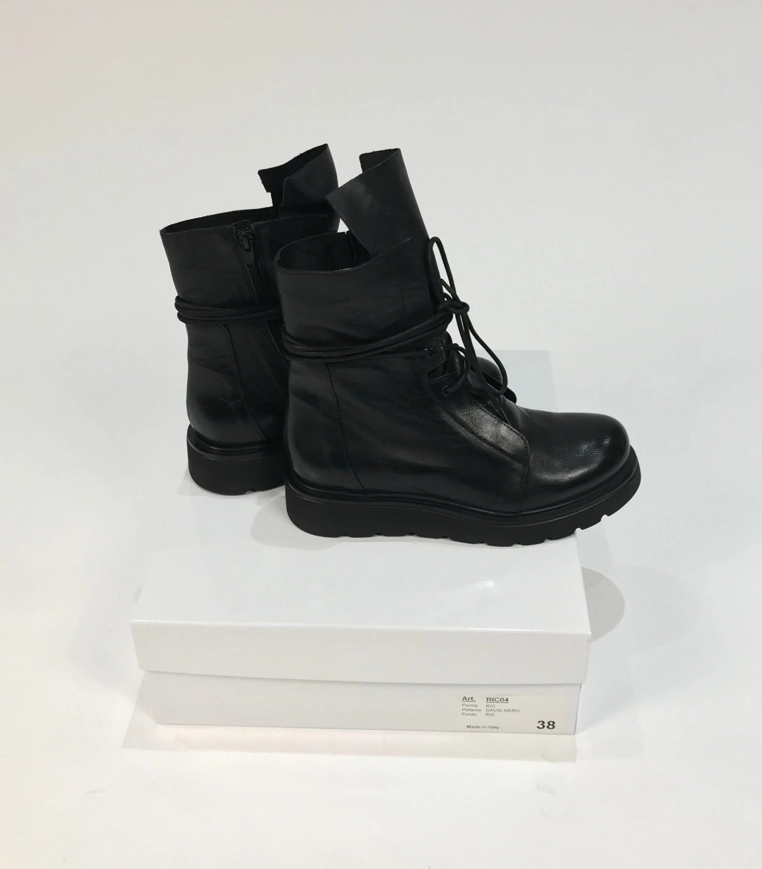 'Ric' Black Leather Lace Up Shiny Boots